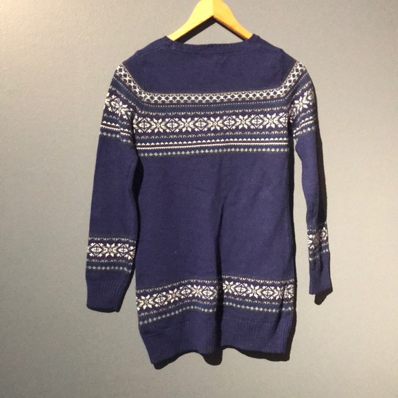 Cozy blue sweater with snowflake patterns - Picture 2 of 5